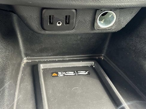 Used 2023 Chevrolet Traverse LT w/ Rear Camera Mirror Package image 23