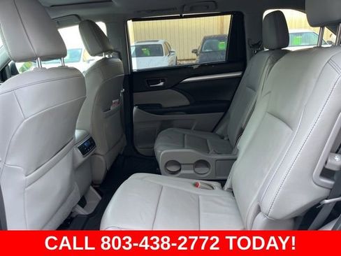 Used 2019 Toyota Highlander XLE FWD image 12