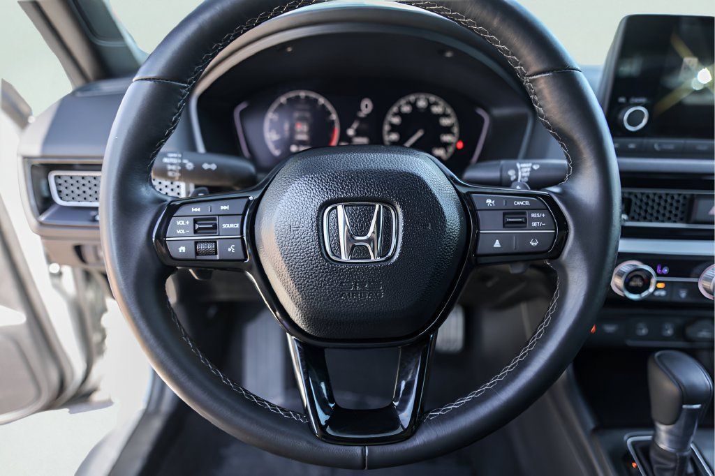 Used 2025 Honda Civic Sport image 15