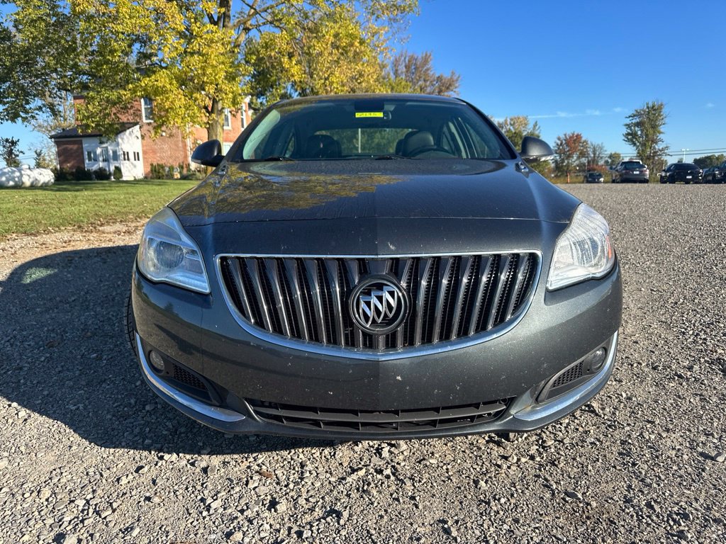Used 2017 Buick Regal Sport Touring FWD image 2