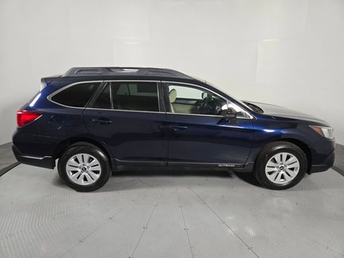 Used 2018 Subaru Outback 2.5i Premium AWD/4WD image 6