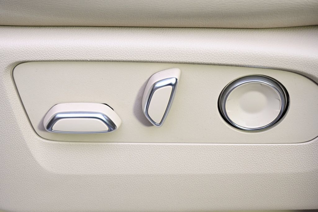 Certified 2024 Cadillac Escalade Premium Luxury w/ LPO, Floor Liner Package AWD/4WD image 14