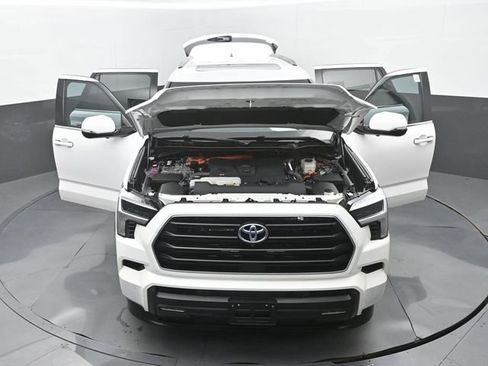 Used 2023 Toyota Sequoia SR5 w/ SR5 Premium Package RWD image 37