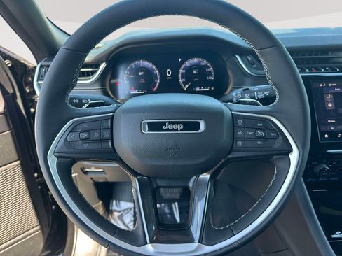 Used 2023 Jeep Grand Cherokee L Laredo AWD/4WD image 12