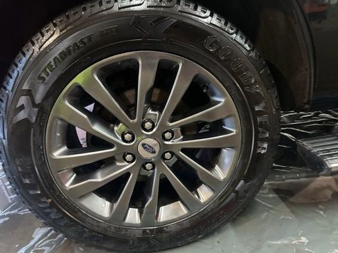 Used 2021 Ford Expedition Limited image 28