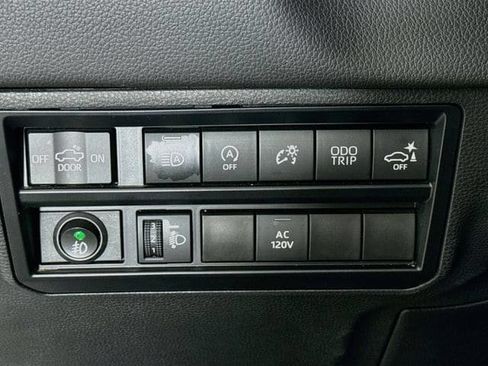 Used 2023 Toyota Tundra Limited w/ Power Package AWD/4WD image 11