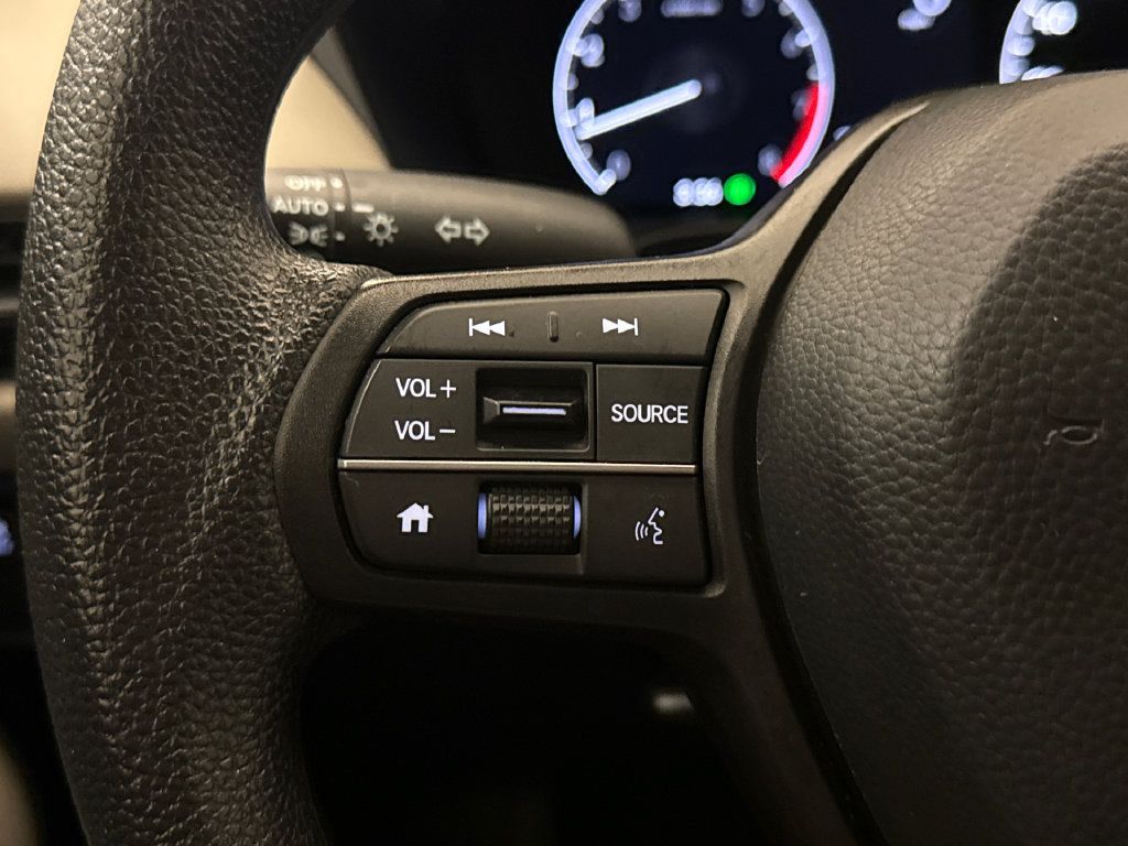 Certified 2025 Honda HR-V LX image 29