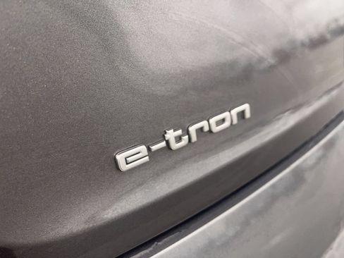 Used 2022 Audi e-tron Premium AWD/4WD image 3
