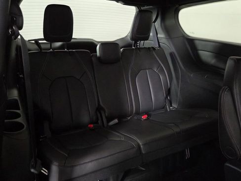 New 2026 Chrysler Pacifica Select image 34