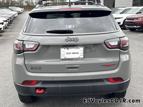 Used 2022 Jeep Compass Trailhawk w/ Trailhawk Elite Group image 4