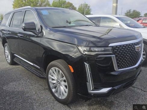 Used 2024 Cadillac Escalade Luxury image 3