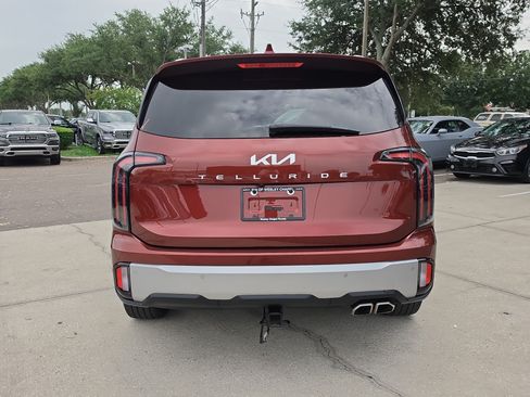 Certified 2023 Kia Telluride EX w/ EX Captain's Chair Package FWD image 7