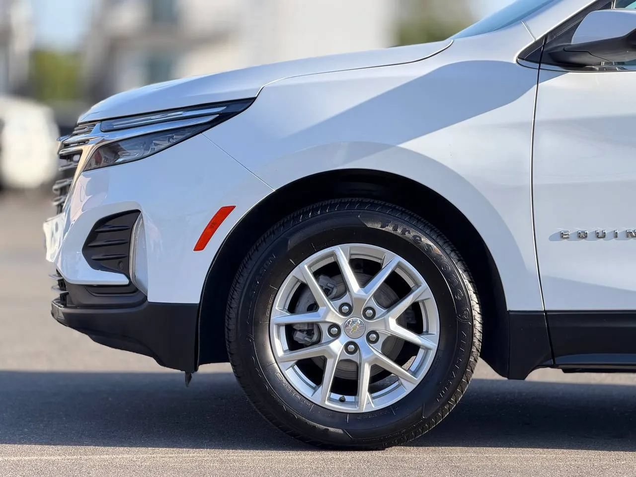 Used 2023 Chevrolet Equinox LT FWD image 7