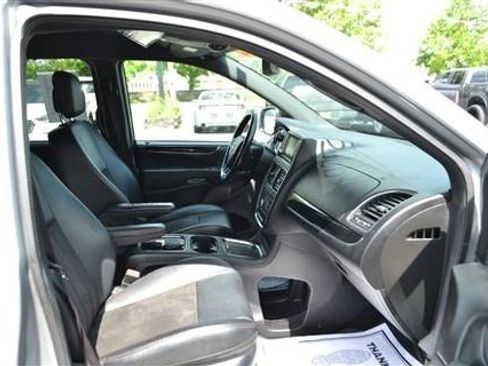 Used 2019 Dodge Grand Caravan SXT FWD image 23