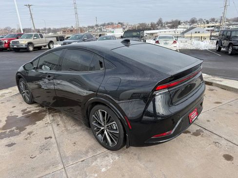 Used 2025 Toyota Prius XLE image 10