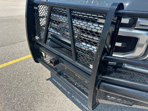 Used 2021 Ford F350 Platinum AWD/4WD image 9
