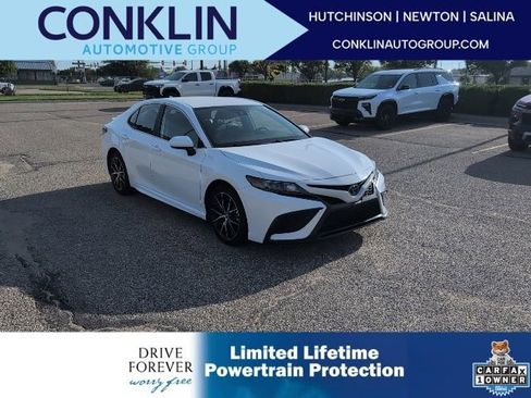 Used 2024 Toyota Camry SE FWD image 1