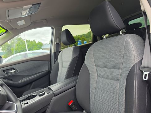 Used 2023 Nissan Rogue SV AWD/4WD image 12