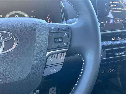 Used 2025 Toyota Camry SE image 24