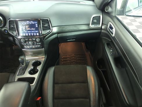 Used 2021 Jeep Grand Cherokee Laredo X image 16