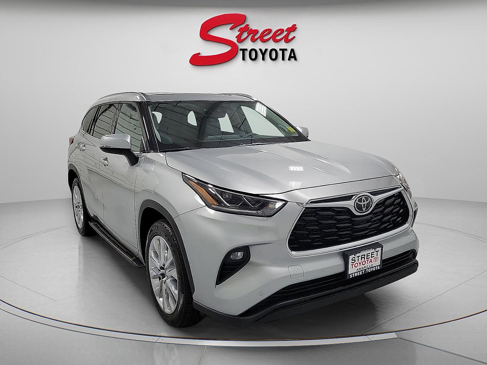Used 2023 Toyota Highlander Limited FWD image 5