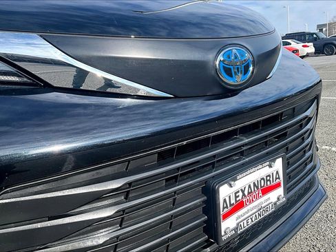 Used 2025 Toyota Sienna LE image 29