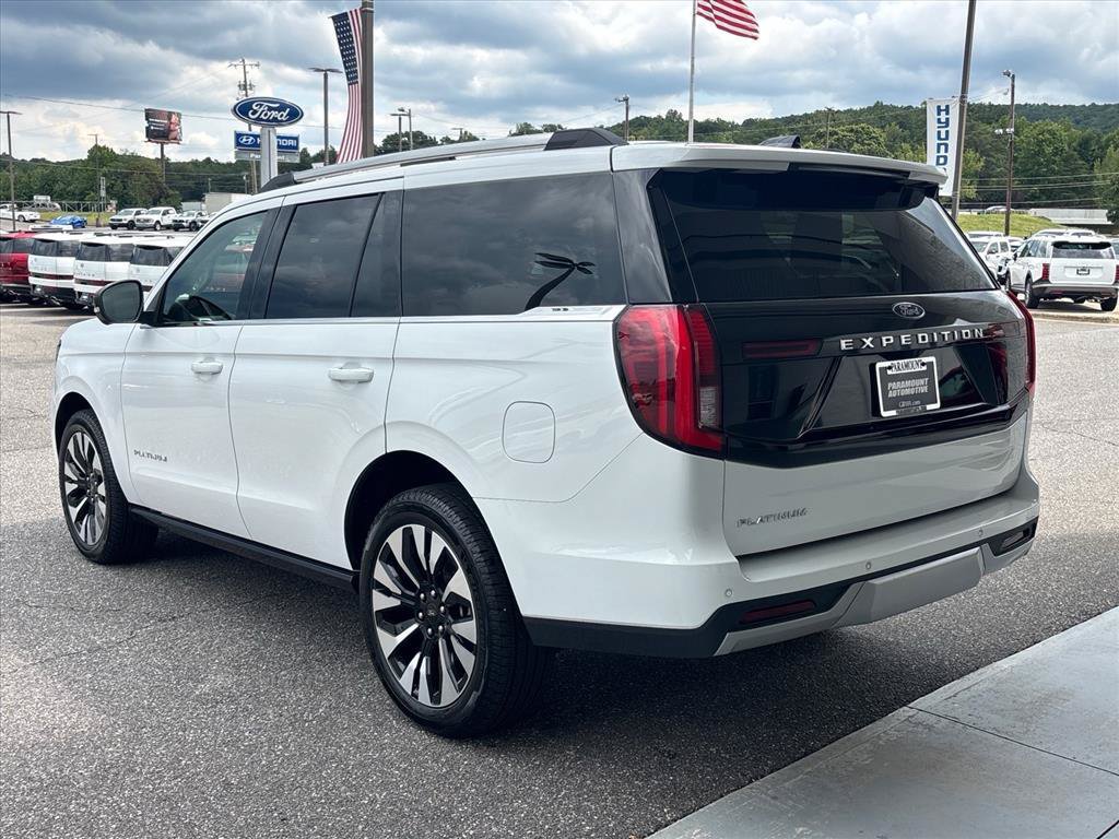 Used 2026 Ford Expedition Platinum w/ Driver's Package AWD/4WD image 2
