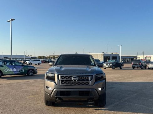 Certified 2022 Nissan Frontier SV w/ Technology Package AWD/4WD image 6