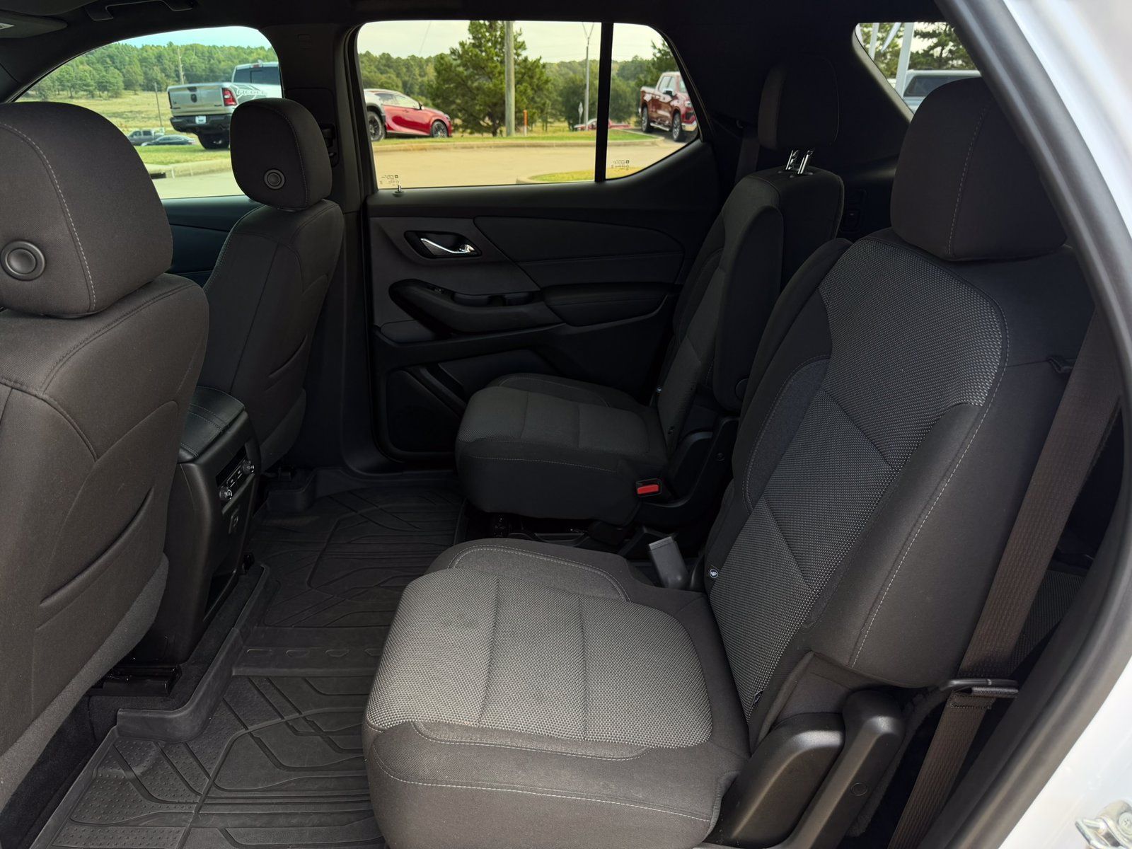 Used 2023 Chevrolet Traverse LT FWD image 26