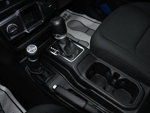 Used 2022 Jeep Wrangler Sport image 39