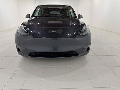 Used 2025 Tesla Model Y Long Range AWD/4WD image 8