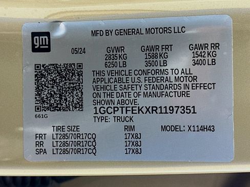 Used 2024 Chevrolet Colorado ZR2 w/ Technology Package AWD/4WD image 32