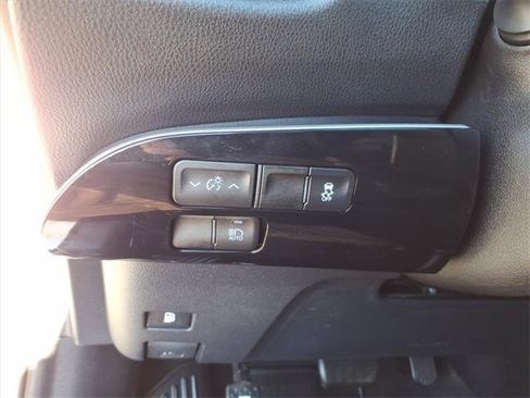 Used 2018 Toyota Prius One image 7