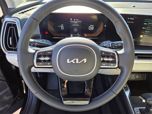 Used 2024 Kia Sorento S w/ Panoramic Sunroof Package image 17