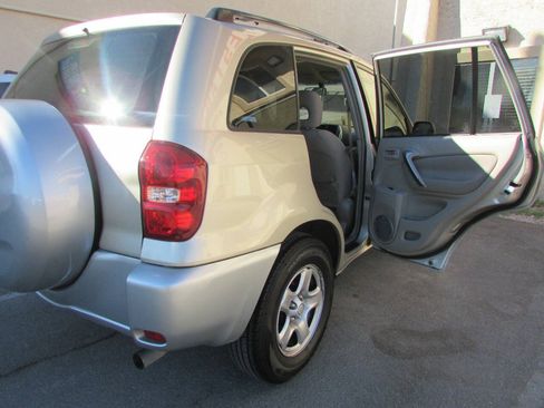 Used 2005 Toyota RAV4 2WD image 21
