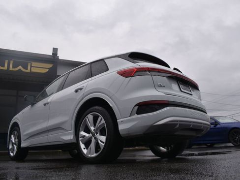 Used 2023 Audi Q4 e-tron Premium Plus w/ Premium Plus image 7