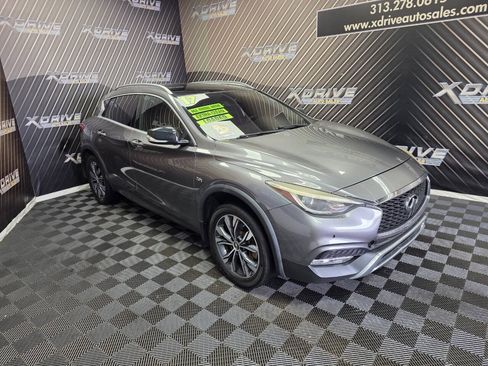 Used 2017 INFINITI QX30 Premium w/ Navigation Package AWD/4WD image 8