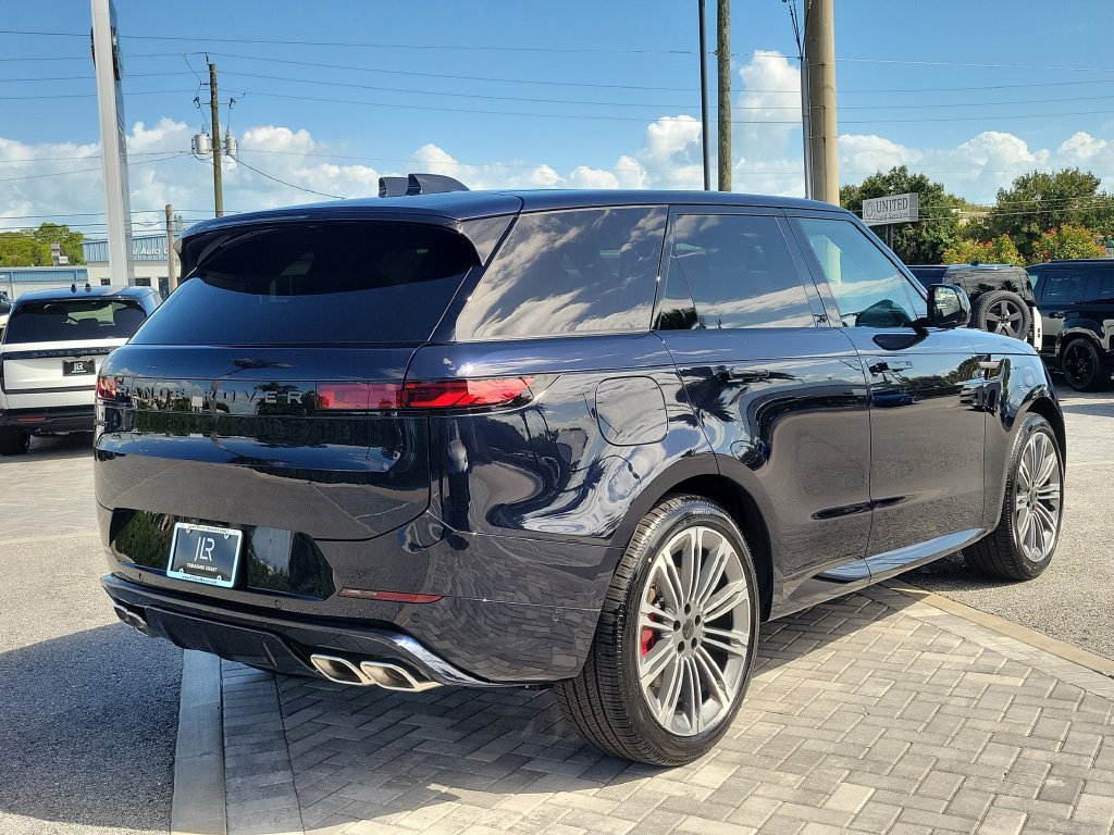 New 2027 Land Rover Range Rover Sport Dynamic SE AWD/4WD image 5