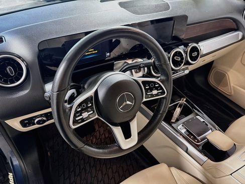 Used 2020 Mercedes-Benz GLB 250 4MATIC image 11