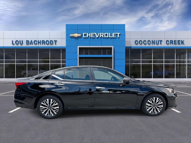 Used 2024 Nissan Altima 2.5 SV FWD image 9