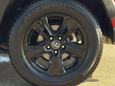 Used 2020 Toyota RAV4 XLE w/ Convenience Package FWD image 31
