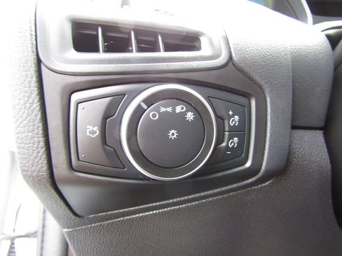 Used 2017 Ford Focus SE FWD image 11