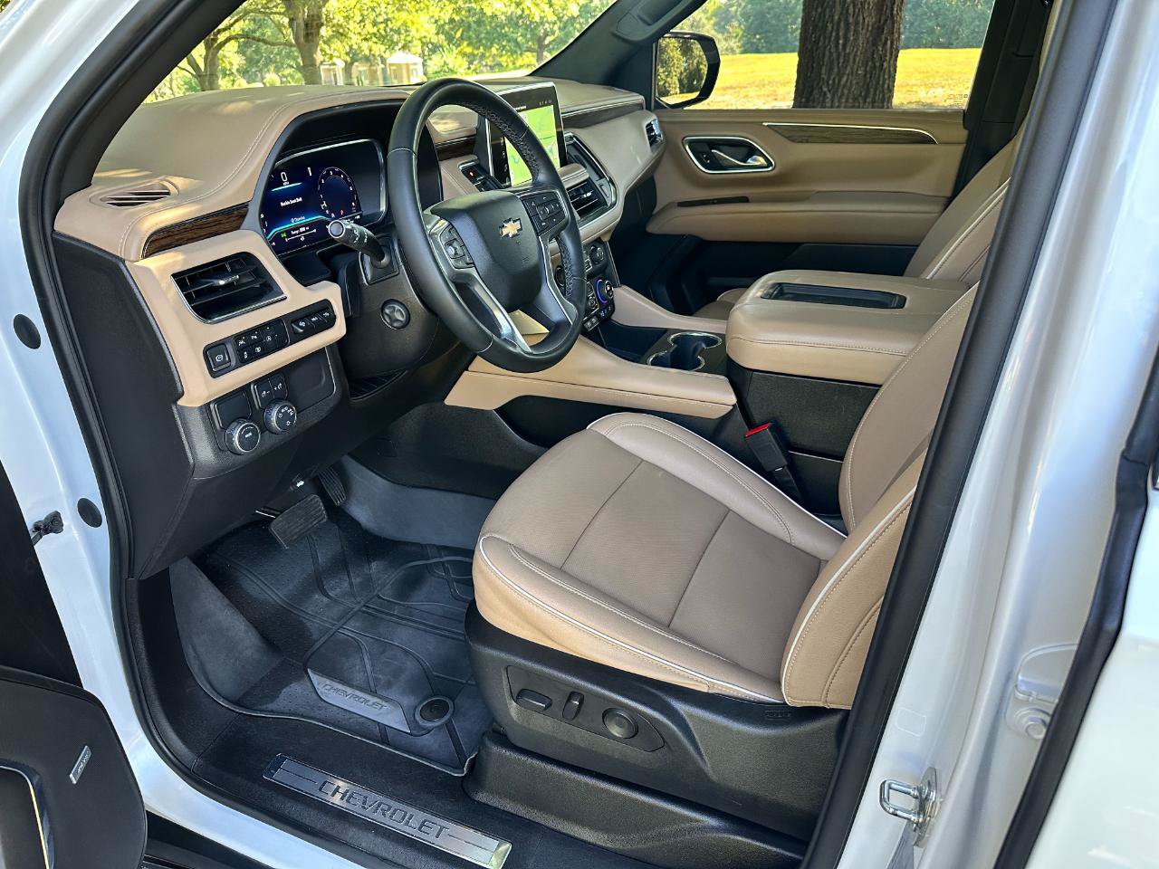 Used 2023 Chevrolet Tahoe Premier w/ Premium Package 2 RWD image 12