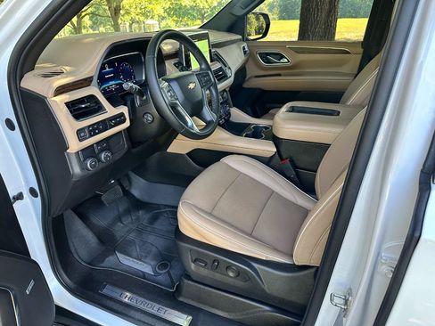 Used 2023 Chevrolet Tahoe Premier w/ Premium Package 2 RWD image 12