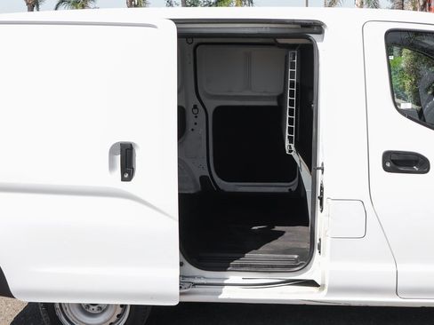 Used 2021 Nissan NV200 S w/ Back Door Glass Package image 11