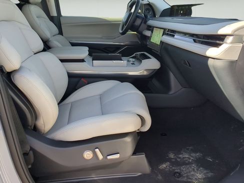 New 2026 Lincoln Navigator L Premier AWD/4WD image 24
