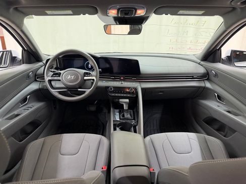 Used 2025 Hyundai Elantra SEL FWD image 21