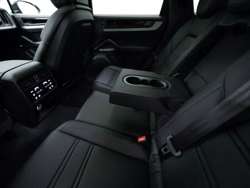 Certified 2025 Porsche Cayenne S AWD/4WD image 36