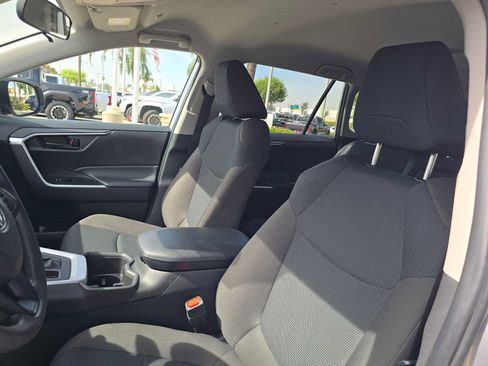 Certified 2025 Toyota RAV4 LE FWD image 21