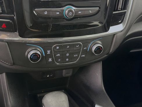 Used 2023 Chevrolet Traverse LT image 19